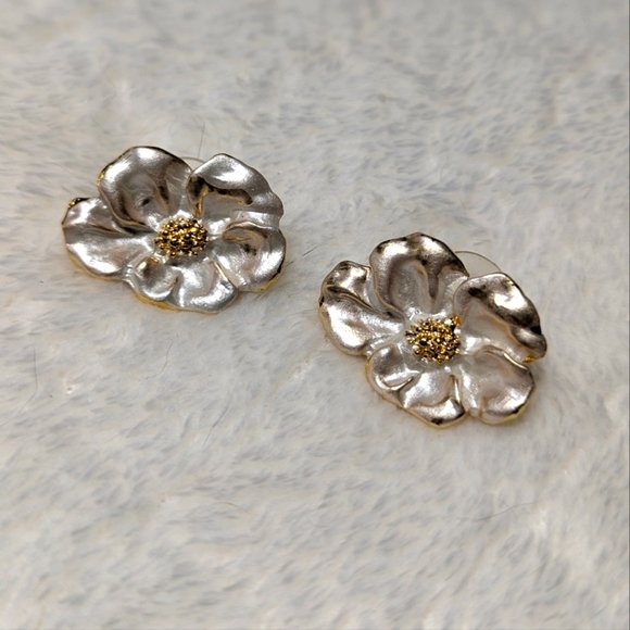 Vintage 90's Frosted Enamel Floral Pierced Earrings - Picture 6 of 6